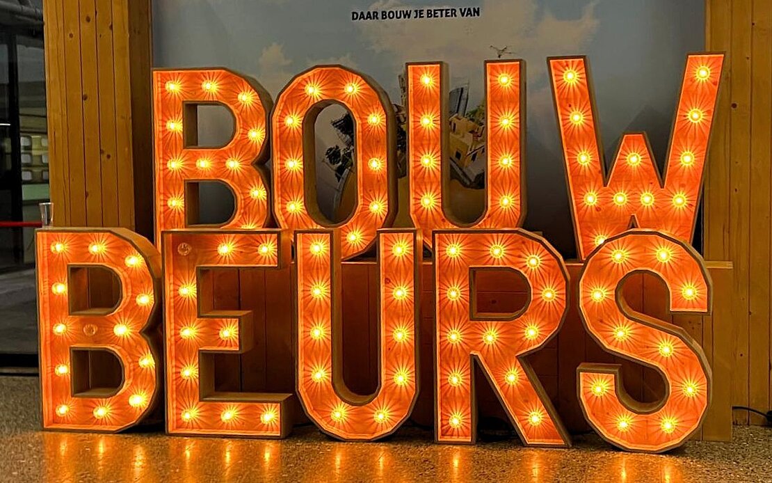 Bouwbeurs 2025 leuchtschild