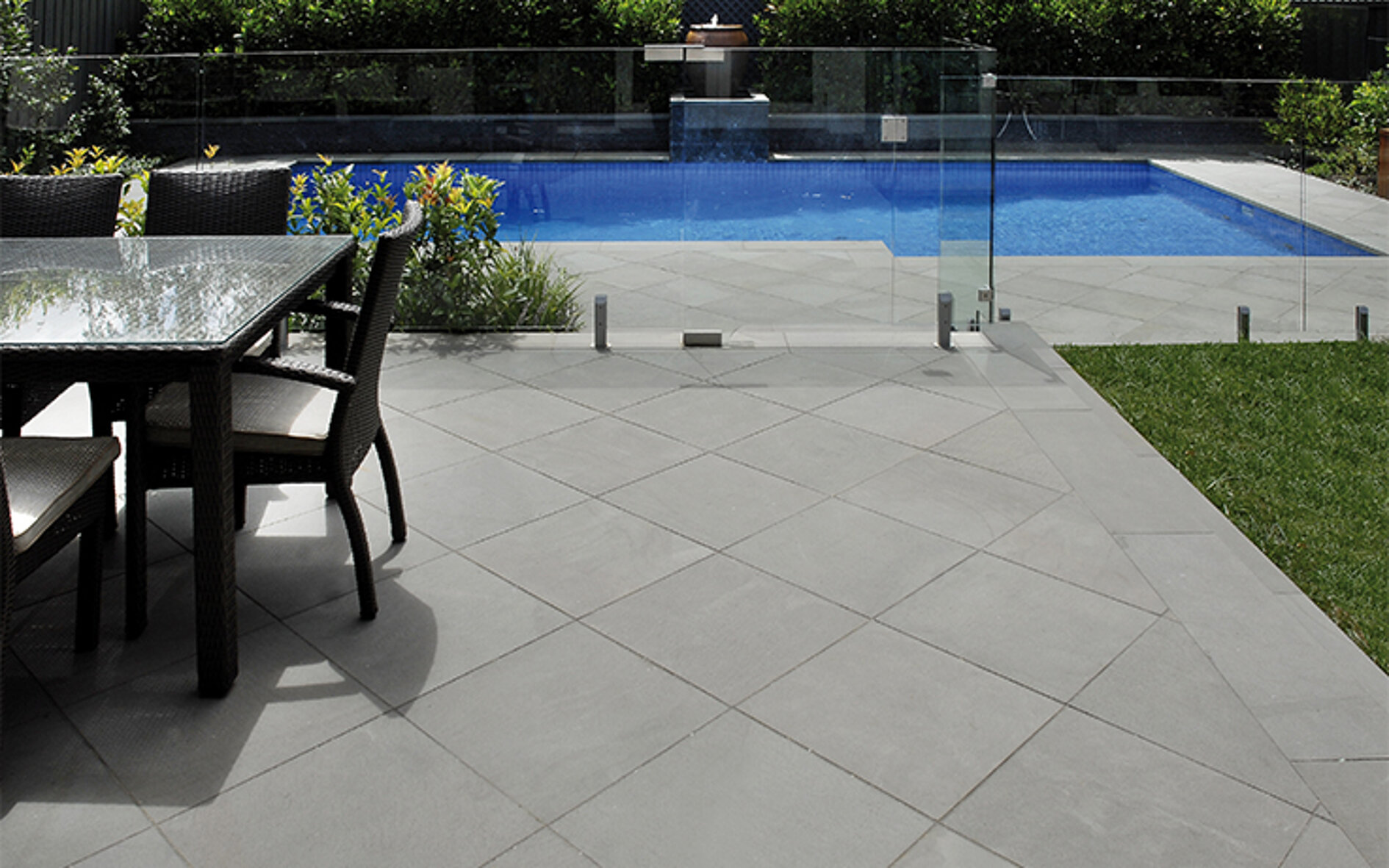 [Translate to English - NZ:] Natursteinterrasse